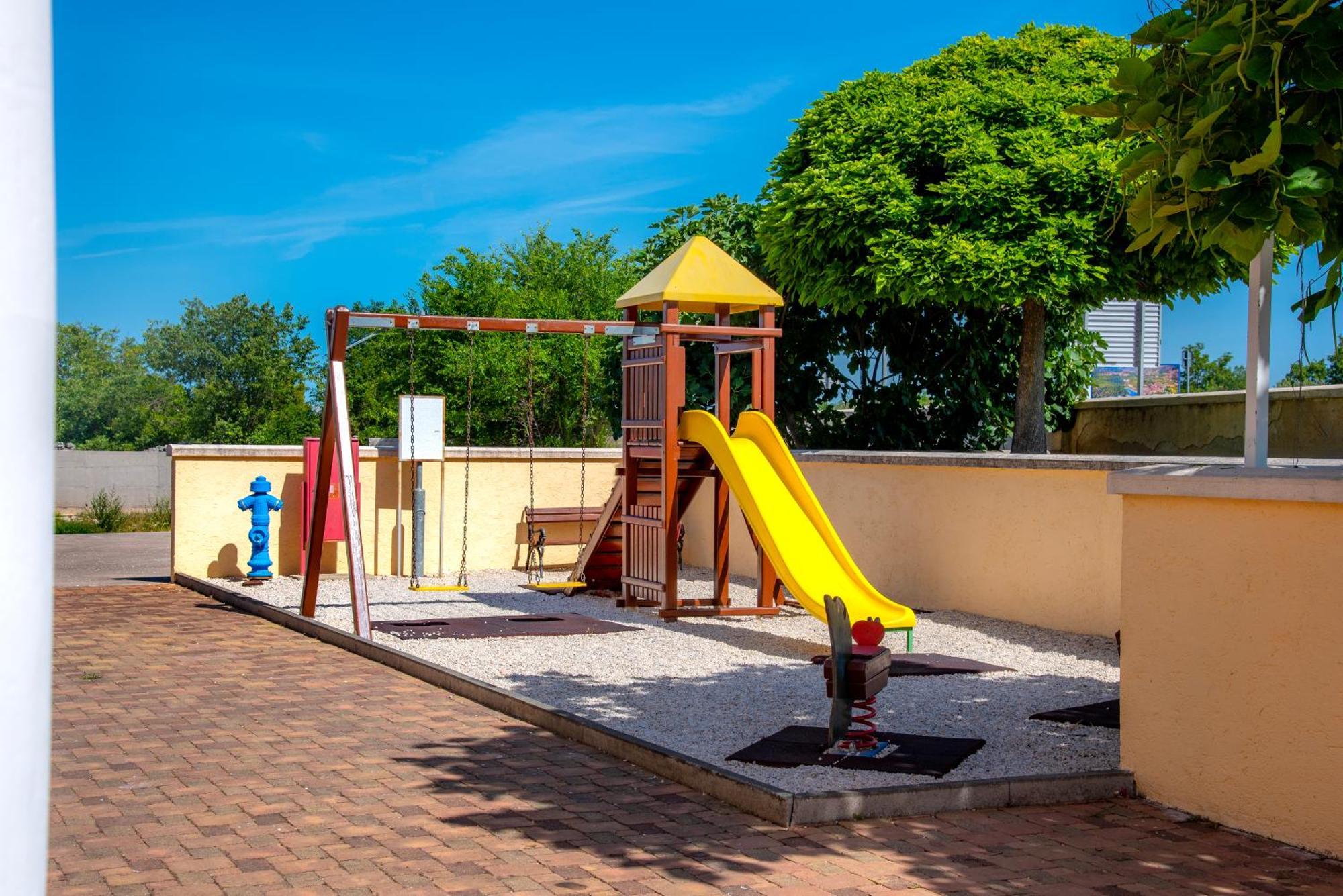 Guest Accommodation Atrium Gulin Lozovac Exterior foto